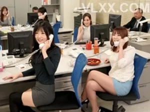 Khi tôi gặp bạn cùng bàn trong buổi họp lớp, tôi không thể không quan hệ tình dục với cô ấy, đặc biệt là khi cô ấy phải lòng tôi. Thật không may, cô ấy đã trở thành một phụ nữ đã có chồng.