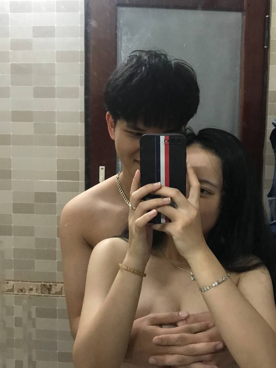 Chị kế không biết thỏa mãn